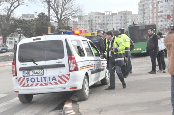 Peste 90 de vitezomani, traşi pe dreapta de poliţiştii rutieri